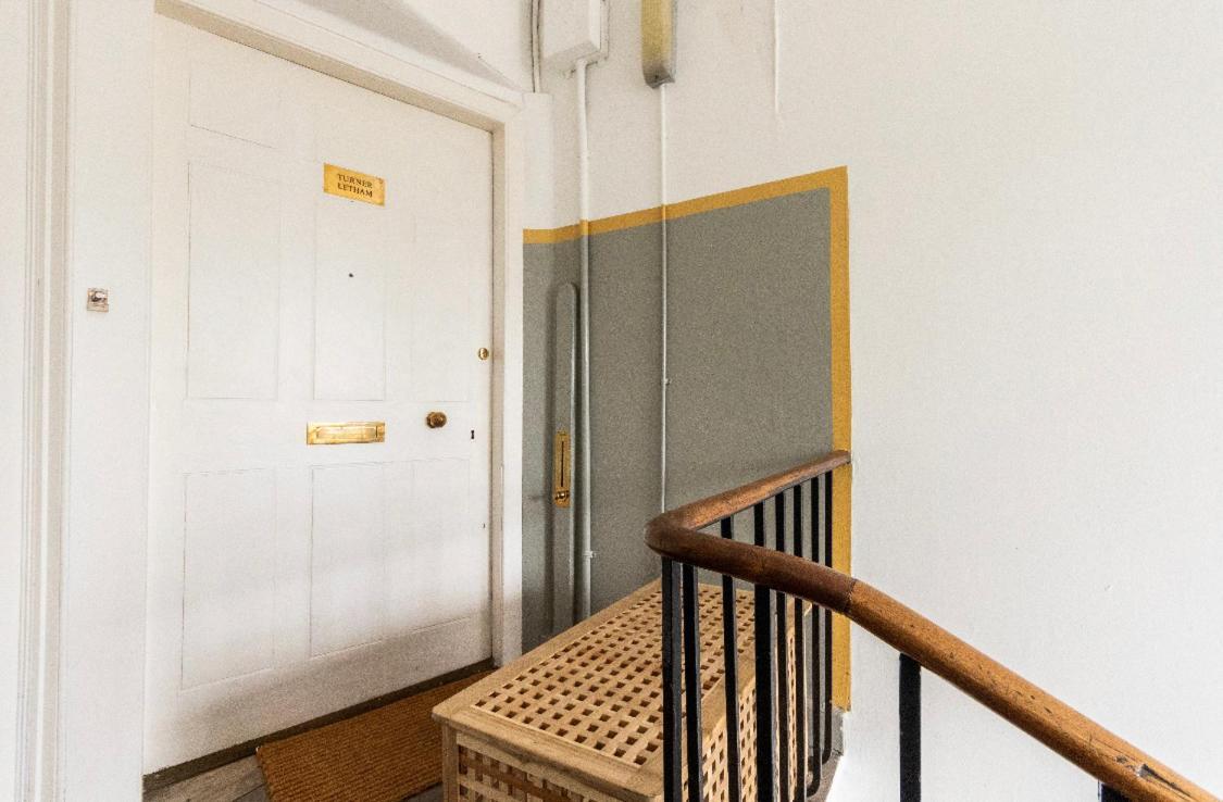 New Town Apartment With Castle View EDI Eksteriør billede